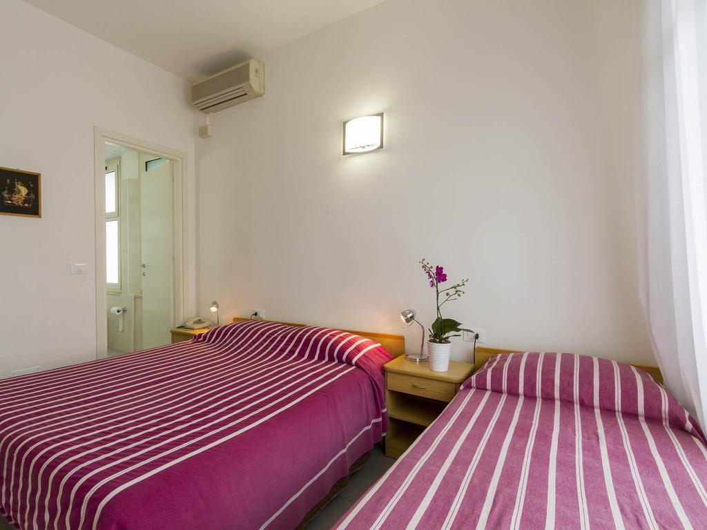 Hotel Meris Milano Marittima Szoba fotó